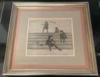 Litho - 1982 - Irene Müller - Meisjes op stapel boomstammen, Antiek en Kunst, Ophalen