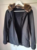 Zwarte softshell jas met bontkraag capuchon M, Ophalen of Verzenden, Gedragen, Maat 38/40 (M), Zwart