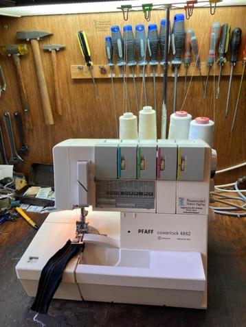 Pfaff Coverlock 4862 - met 10 steekprogramma's beschikbaar voor biedingen
