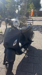 Momo vespa lookalike, Fietsen en Brommers, Snorfietsen en Snorscooters, Ophalen, Zo goed als nieuw, Benzine, Vespa