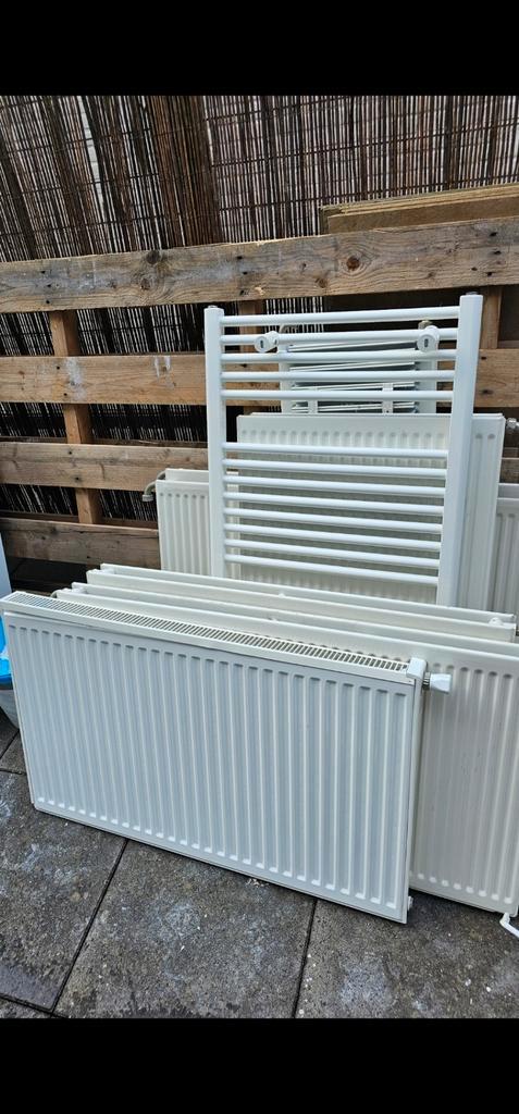Radiatoren en Handdoekradiator - Set, Doe-het-zelf en Verbouw, Verwarming en Radiatoren, Gebruikt, Radiator, 800 watt of meer