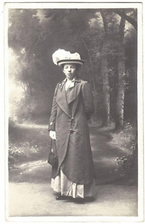 Foto Vouw Mooie Kleding  Tas Hoed - Atelier Prinses Gouda, Verzamelen, Foto's en Prenten, Gebruikt, Foto, Overige onderwerpen
