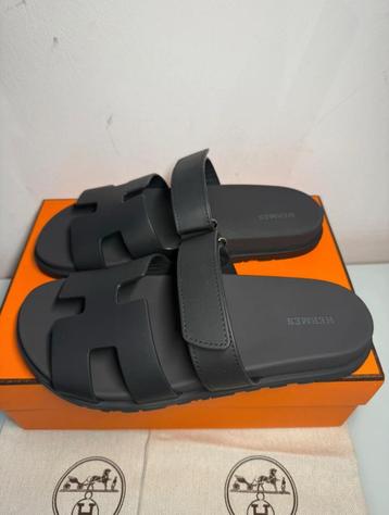 Hermès Cypher Slippers - Maat 44 (valt als 43) beschikbaar voor biedingen