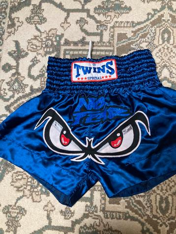 Twins Muaythai short maat M beschikbaar voor biedingen