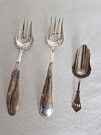 Twee zilveren vorkjes en een zilveren theeschepje, Antiek en Kunst, Antiek | Goud en Zilver, Ophalen of Verzenden