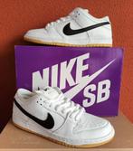 SB DUNK LOW "WHITE GUM" (2023) - maat 44½ - nieuw in doos!, Nike SB Dunk Low, Wit, Nieuw, Ophalen of Verzenden