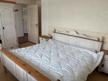 White Wash Tweepersoonsbed met Lattenbodem beschikbaar voor biedingen