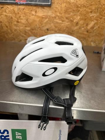 Oakley ARO3 Mips Racefietshelm maat M beschikbaar voor biedingen
