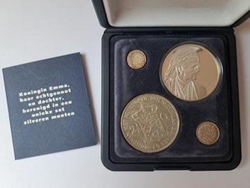 Zilverset Koningin Emma/echtgenoot/dochter in cassette  beschikbaar voor biedingen