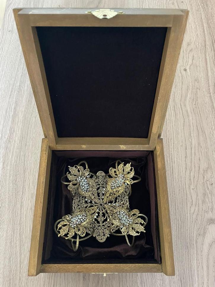 Houten Doos met vergulde Onderzetters, Huis en Inrichting, Woonaccessoires | Dienbladen, Zo goed als nieuw, Hout, Vierkant, Ophalen of Verzenden