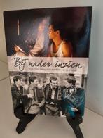 VPRO - Bij Nader Inzien ~ Tv serie 3 DVD Boxset +Boekje 1991, Ophalen, Alle leeftijden, Zo goed als nieuw, Boxset