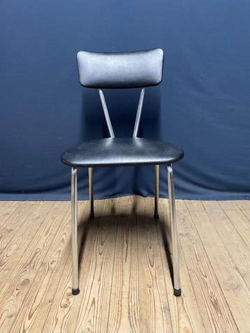Vintage zwart keuken/eetkamerstoeltje skai met chroom beschikbaar voor biedingen