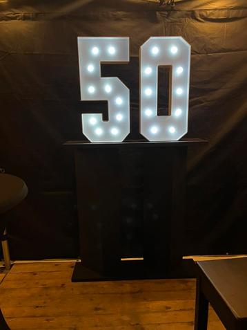 Lichtcijfers 0, 1, 4, 5, 9 beschikbaar voor biedingen