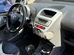 Toyota Aygo 1.0-12V + Airco Elektrische Ramen 5d Nieuwe Apk, Auto's, Toyota, Voorwielaandrijving, Gebruikt, 4 stoelen, Leder en Stof