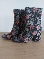 Tamaris Laars met Bloemenprint Mt 39, Zwart, Lage of Enkellaarzen, Zo goed als nieuw, Ophalen