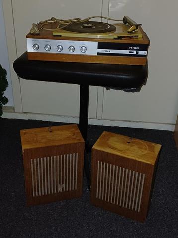 Nostalgische, retro pickup in houten koffer van Philips beschikbaar voor biedingen