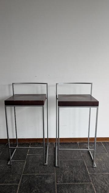 2 barkrukken beschikbaar voor biedingen