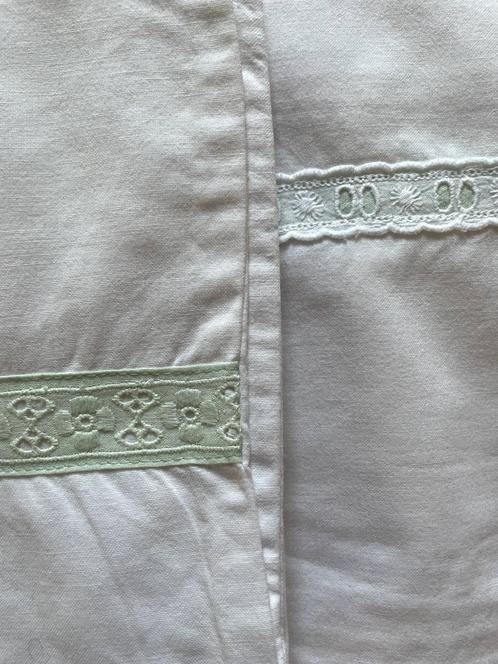 2x vintage wit lakentje met groen randje voor wieg in katoen, Kinderen en Baby's, Babywiegjes en Ledikanten, Wieg, Ophalen of Verzenden