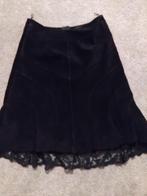Zwarte rok maat 36 van echt suède., Kleding | Dames, Rokken, Ophalen of Verzenden, Maat 36 (S), Zwart, Boven de knie