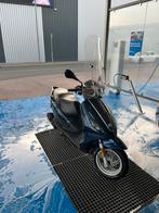 Piaggio fly, Fietsen en Brommers, Scooters | Piaggio, Ophalen, Maximaal 45 km/u, Zo goed als nieuw, Fly