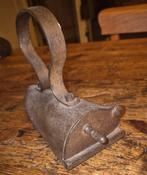 Oude strijkijzrs, Ophalen