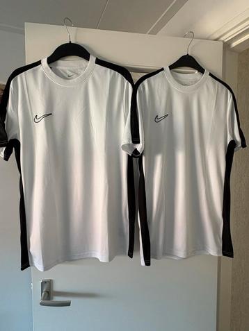 2 Nieuwe Nike Fitness Shirts Wit/Zwart - Maat L beschikbaar voor biedingen
