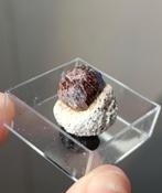 Almandien, Verzamelen, Mineralen en Fossielen, Ophalen of Verzenden, Mineraal