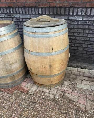 Eikenhouten regenton met los deksel beschikbaar voor biedingen