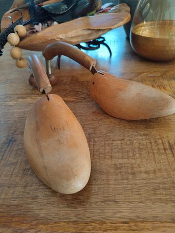 Oude decoratieve houten schoen spanners set. beschikbaar voor biedingen