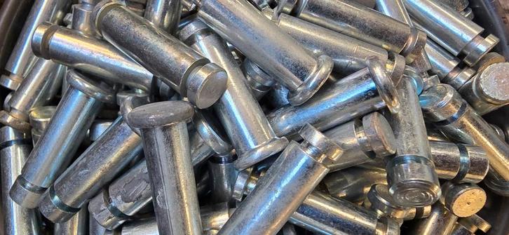 578x Eindpen vervolgpen tbv houten legborden legbordstelling, Doe-het-zelf en Verbouw, IJzerwaren en Bevestigingsmiddelen, Gebruikt