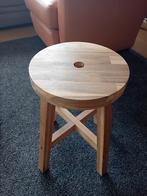 Te koop mooi massief acacia houten Ikea krukje Skogsta, Huis en Inrichting, Ophalen, Zo goed als nieuw, Hout