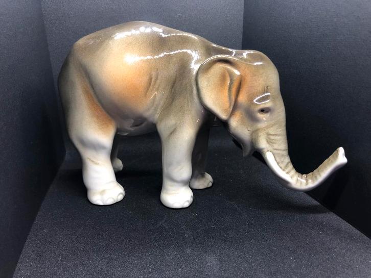Royal Dux Olifant - Handgeschilderd & Gemerkt, Verzamelen, Beelden en Beeldjes, Zo goed als nieuw, Dier, Ophalen of Verzenden