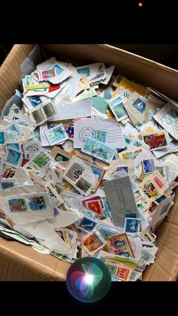 10 kg. Hoofdzakelijk Nederlandsche zegels beschikbaar voor biedingen