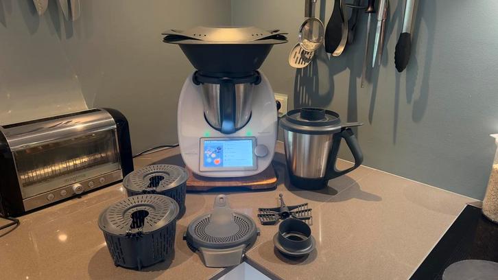 Thermomix TM6 - 2023 met 2 kookpotten (!) en meer, Witgoed en Apparatuur, Keukenmixers, Zo goed als nieuw, 4 liter of meer, 3 snelheden of meer