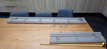 2 jaloezieën,  kleur bruin. 82x170 en 157,5x170 beschikbaar voor biedingen