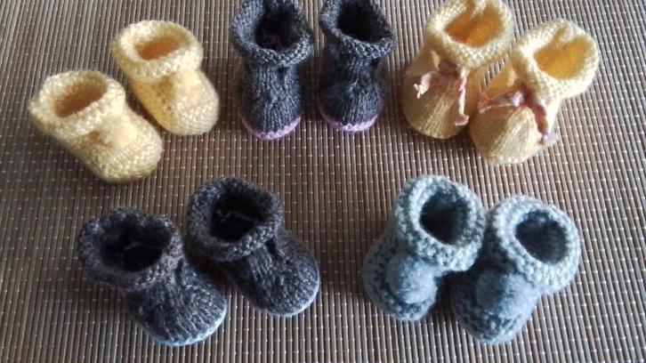 Poppenkleertjes    POPPENSLOFJES  (VOETJE  6  cm), Kinderen en Baby's, Speelgoed | Poppen, Nieuw, Babypop, Ophalen of Verzenden