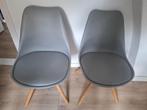 2 Grijze Kuipstoelen, Huis en Inrichting, Stoelen, Hout, Twee, Ophalen of Verzenden, Zo goed als nieuw