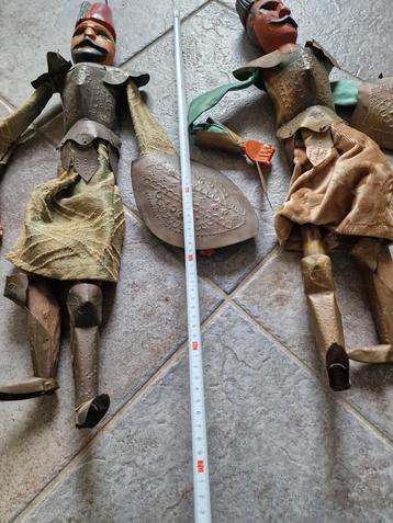 Oude Marionettenpoppen met Koperbeslag beschikbaar voor biedingen