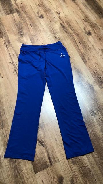 Paarse fitness broek beschikbaar voor biedingen