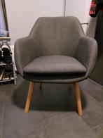 Stoel met houten poten grijs., Huis en Inrichting, Fauteuils, Ophalen, Hout, Minder dan 75 cm, Zo goed als nieuw