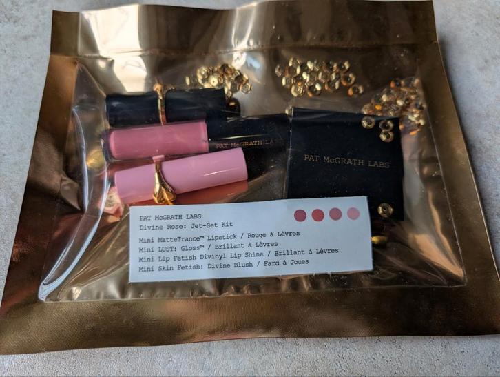 Pat McGrath Labs Divine Rose Jet-Set Kit, Sieraden, Tassen en Uiterlijk, Uiterlijk | Cosmetica en Make-up, Nieuw, Lippen, Roze