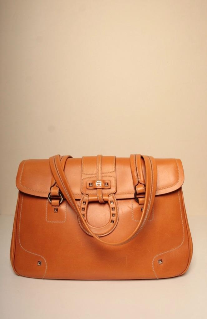 AIGNER Zeer exclusieve cognac leren schoudertas Wpr €1200,-, Sieraden, Tassen en Uiterlijk, Tassen | Damestassen, Nieuw, Schoudertasje