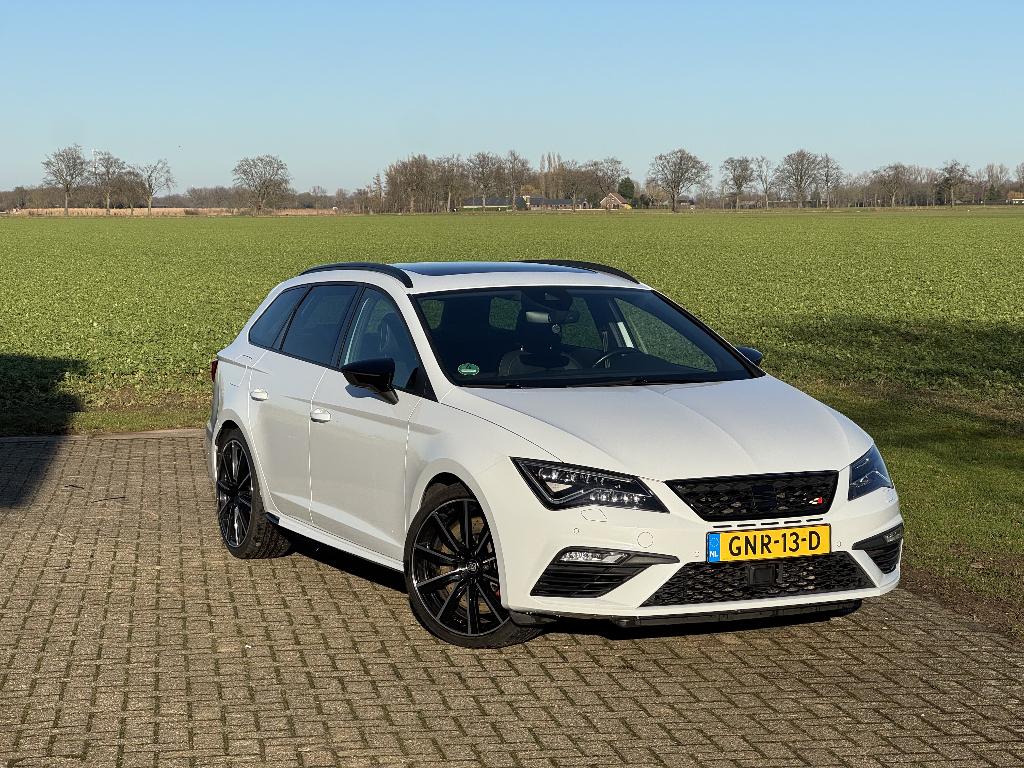 Seat Leon cupra 300 4DRIVE 2017 Wit performance pakket, Auto's, Seat, Particulier, Leon, 4x4, ABS, Achteruitrijcamera, Adaptieve lichten