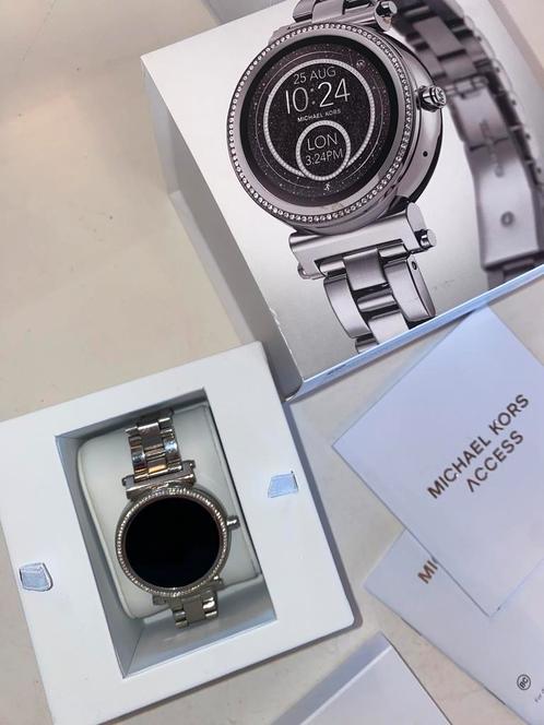 Micheal Kors smartwatch zilver, Sieraden, Tassen en Uiterlijk, Horloges | Dames, Zo goed als nieuw, Goud, Ophalen of Verzenden