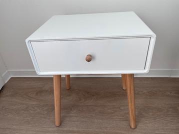 Lucka Sklum Nachtkast beschikbaar voor biedingen
