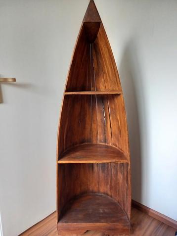 Mooie halve kano vorm kast / aparte open kast / decoratie  beschikbaar voor biedingen
