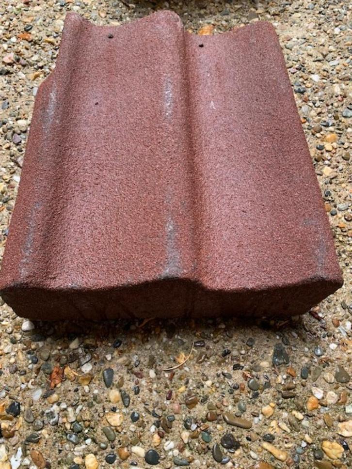 Chaperonpan rood beton, Doe-het-zelf en Verbouw, Dakpannen en Dakbedekking, Zo goed als nieuw, Dakpannen, Steen of Klei, Rood