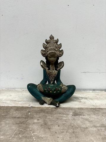 Thais beeld met waxinelichthouder – sfeervolle decoratie beschikbaar voor biedingen