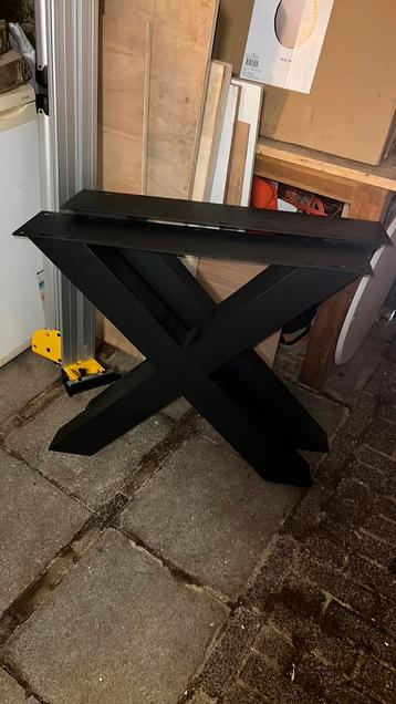 Tafel kruis poten staal zwart gecoat koker 10x10cm