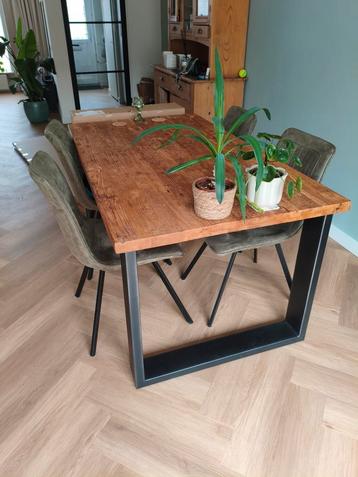 Houten Tafel 160x90  beschikbaar voor biedingen